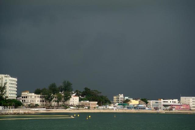 Intense rainstorm nearing Cheung Chau